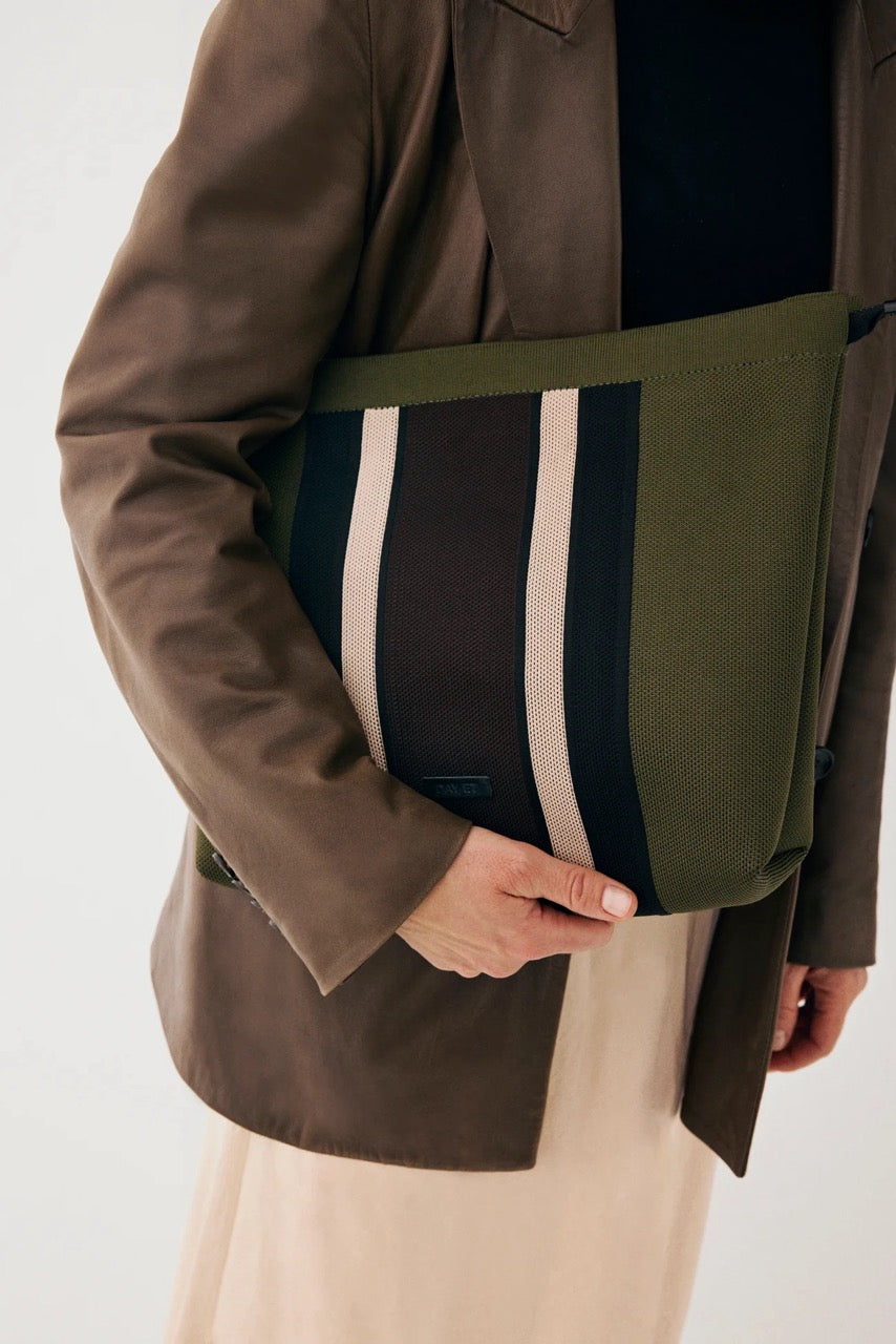 DayETDayLovelyKnitPouch_DarkOlive_2