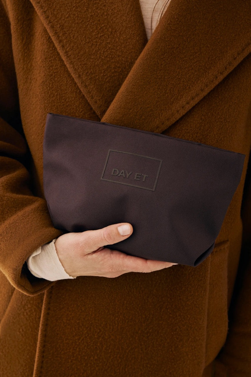 DayETDayRE-MonoPouch_Chocolate_1