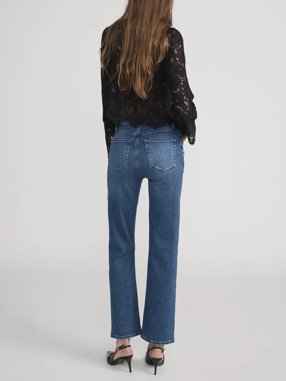 Frame  Le Sleek Straight Jeans